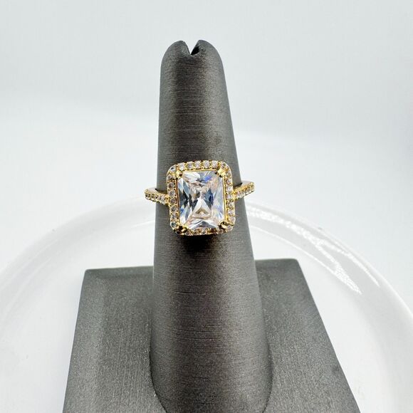 Vintage Gold Tone Halo Cocktail Ring Clear Stone Glam Sparkle Statement Retro - Picture 7 of 10